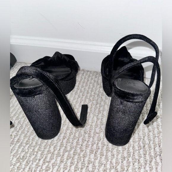 ASOS Design knotted platform heeled sandals in black suede - Picture 3 of 5
